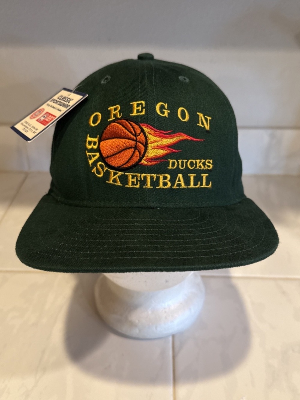 *RARE/VINTAGE/NWT* Oregon Ducks Basketball Snapback / Hat by Classic Sportswear